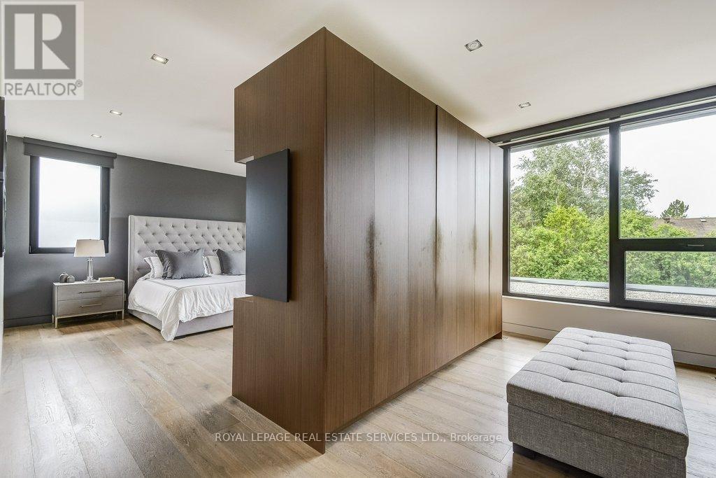 












144 SPARLING COURT

,
Oakville,




Ontario
L6K2J7

