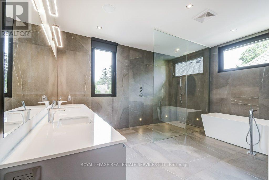 












144 SPARLING COURT

,
Oakville,




Ontario
L6K2J7

