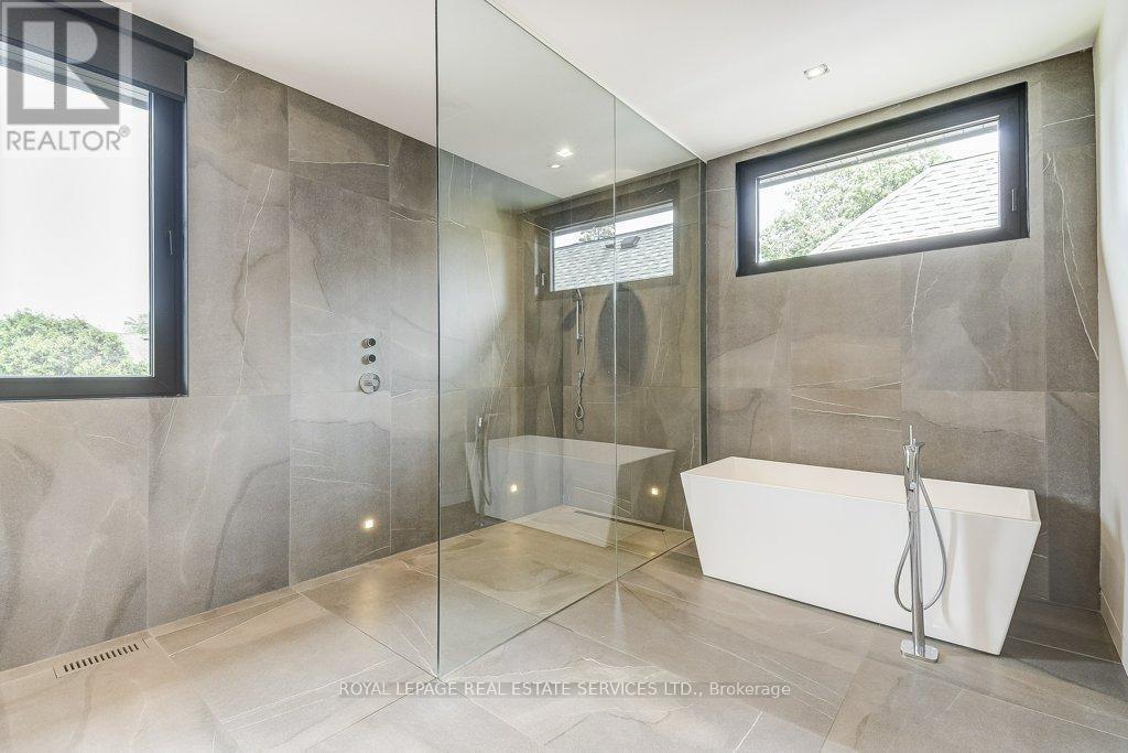 












144 SPARLING COURT

,
Oakville,




Ontario
L6K2J7

