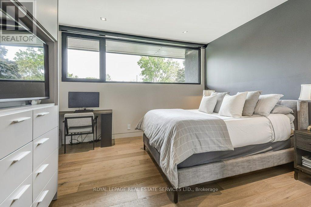 












144 SPARLING COURT

,
Oakville,




Ontario
L6K2J7


