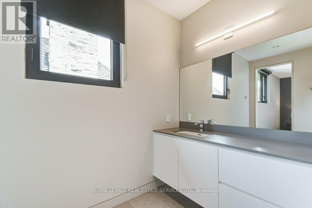 












144 SPARLING COURT

,
Oakville,




Ontario
L6K2J7

