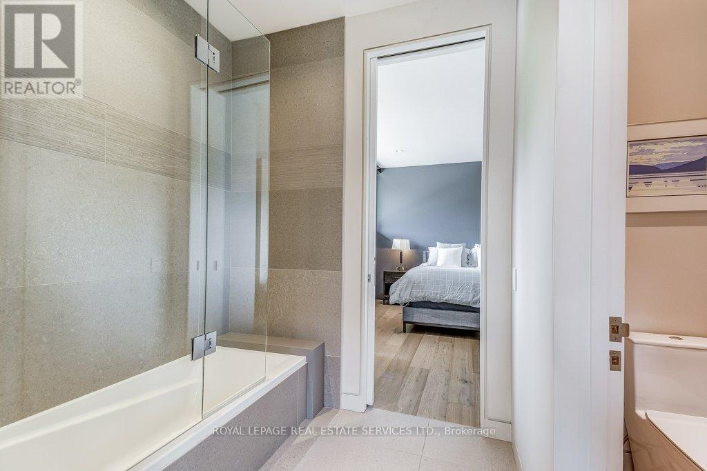 












144 SPARLING COURT

,
Oakville,




Ontario
L6K2J7


