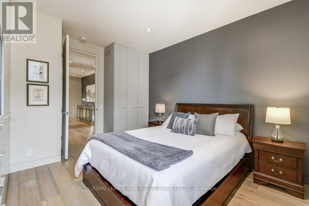 












144 SPARLING COURT

,
Oakville,




Ontario
L6K2J7

