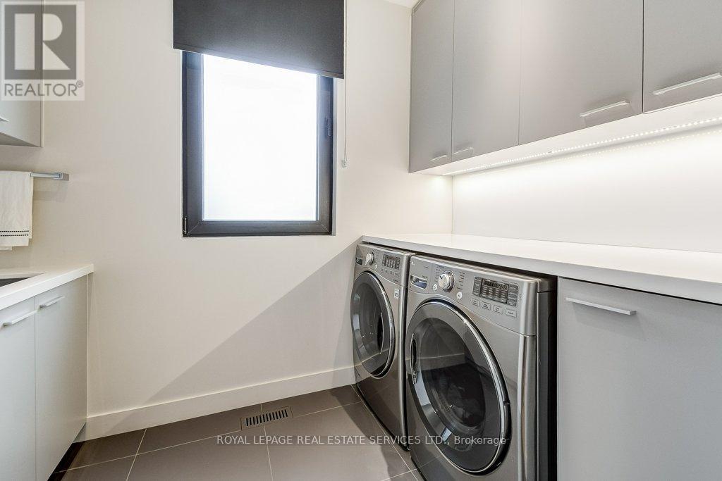 












144 SPARLING COURT

,
Oakville,




Ontario
L6K2J7

