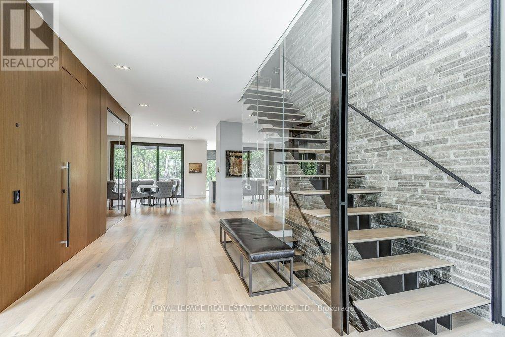 












144 SPARLING COURT

,
Oakville,




Ontario
L6K2J7

