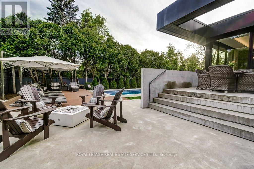 












144 SPARLING COURT

,
Oakville,




Ontario
L6K2J7

