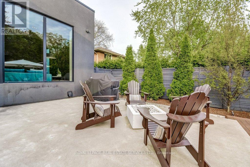












144 SPARLING COURT

,
Oakville,




Ontario
L6K2J7

