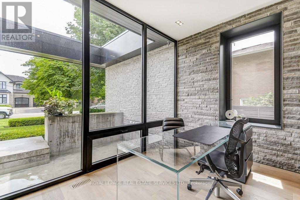 












144 SPARLING COURT

,
Oakville,




Ontario
L6K2J7

