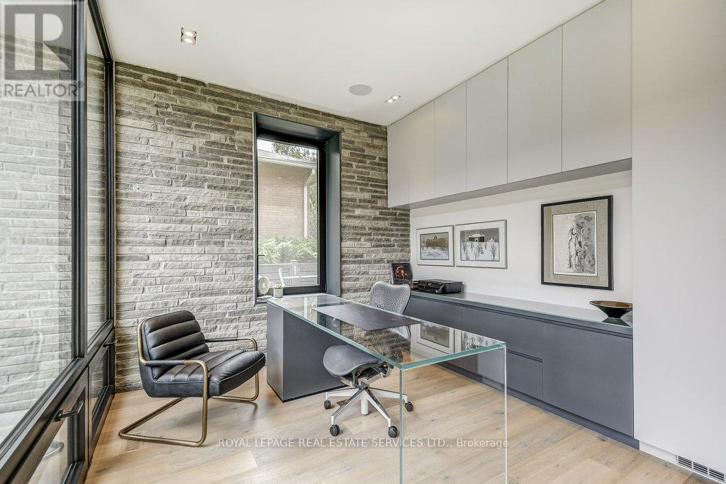 












144 SPARLING COURT

,
Oakville,




Ontario
L6K2J7

