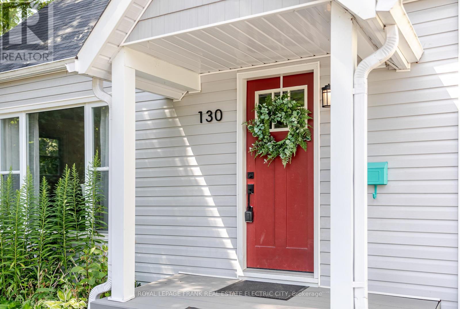












130 HAZLITT STREET

,
Peterborough East (Central),




Ontario
K9H1L5

