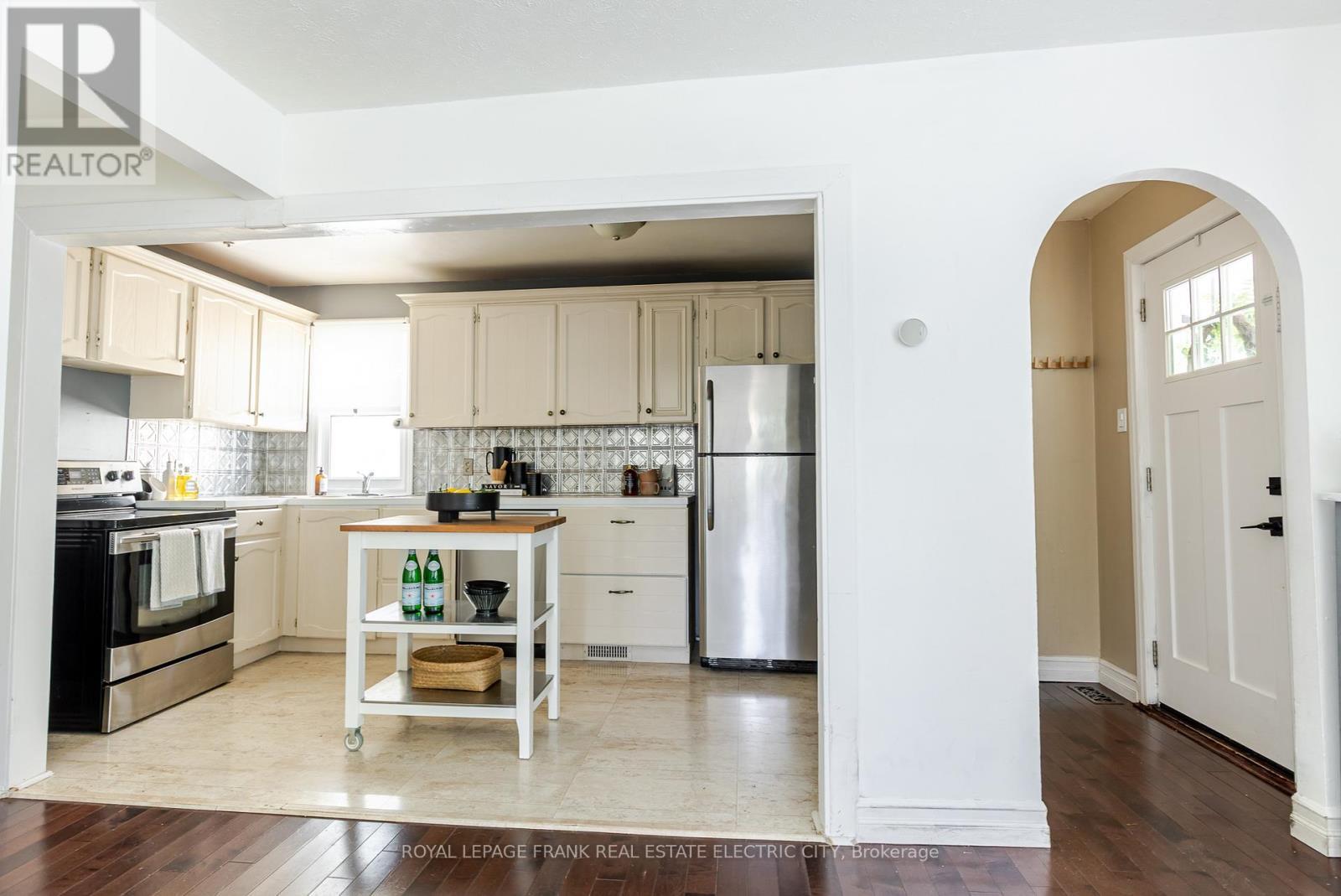 












130 HAZLITT STREET

,
Peterborough East (Central),




Ontario
K9H1L5

