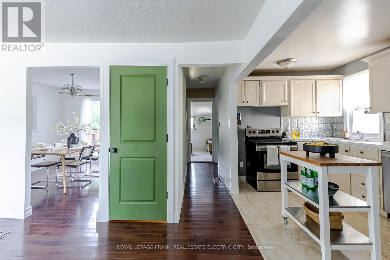 












130 HAZLITT STREET

,
Peterborough East (Central),




Ontario
K9H1L5

