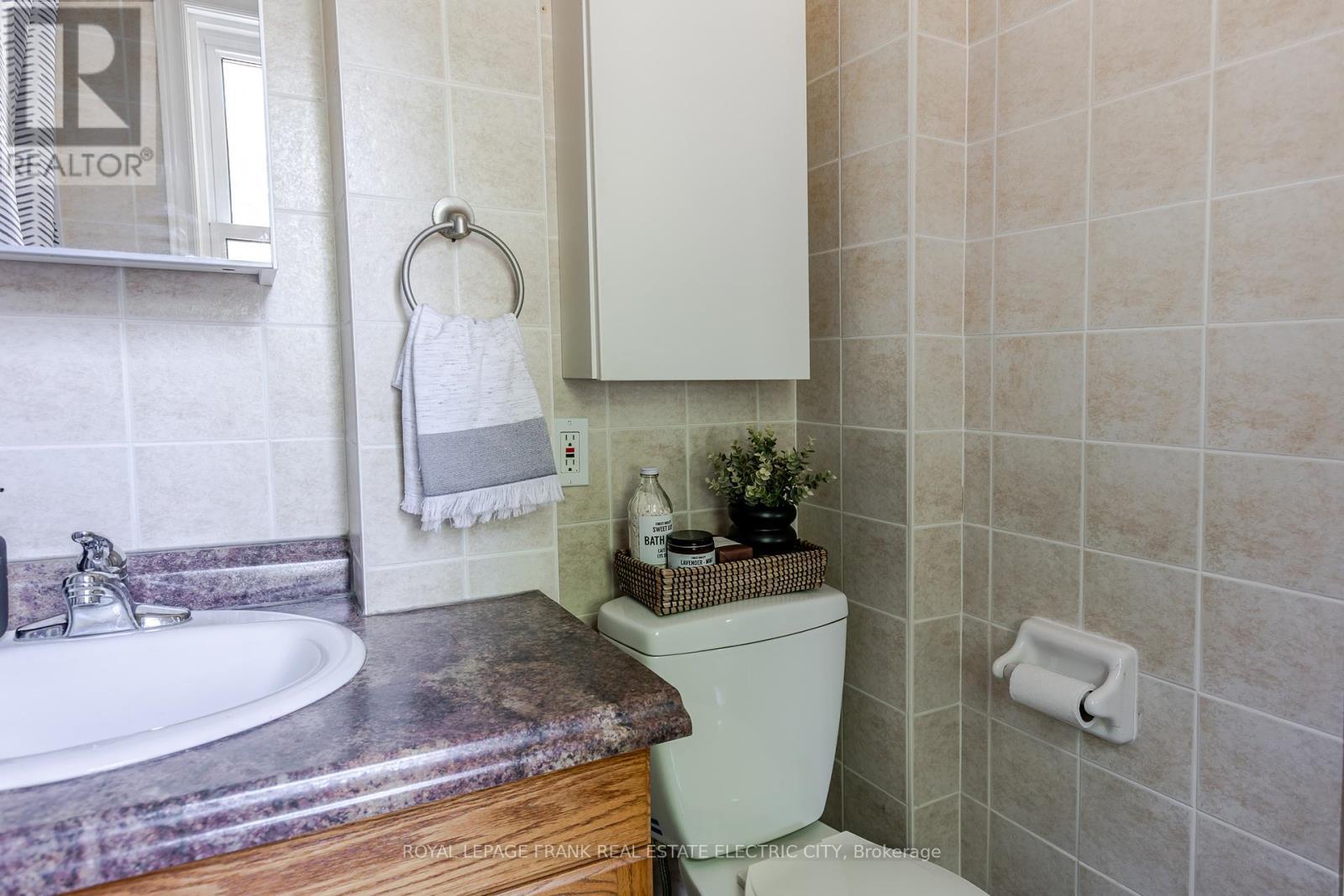 












130 HAZLITT STREET

,
Peterborough East (Central),




Ontario
K9H1L5

