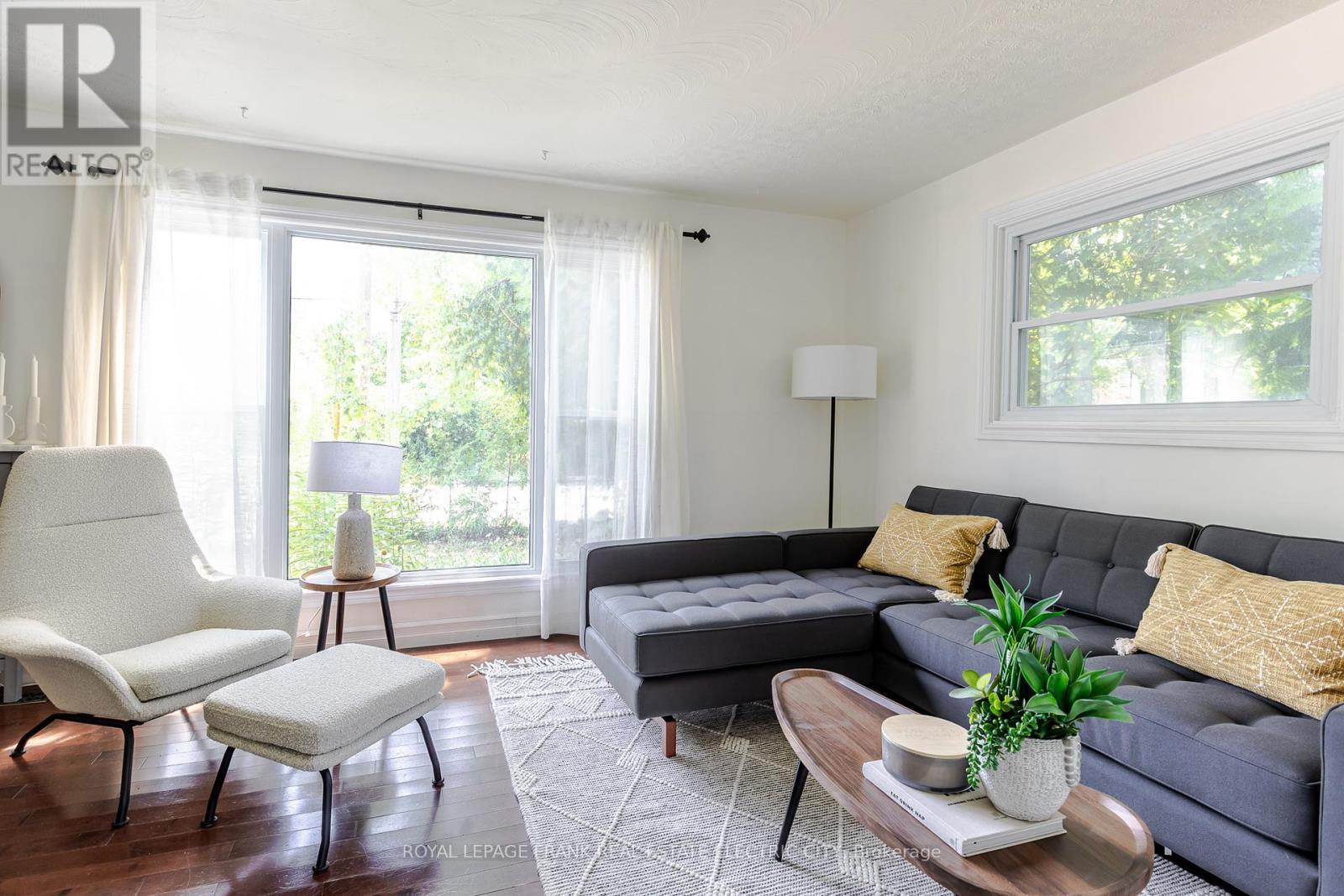 












130 HAZLITT STREET

,
Peterborough East (Central),




Ontario
K9H1L5

