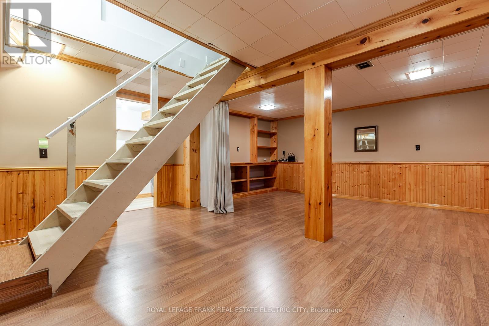 












130 HAZLITT STREET

,
Peterborough East (Central),




Ontario
K9H1L5

