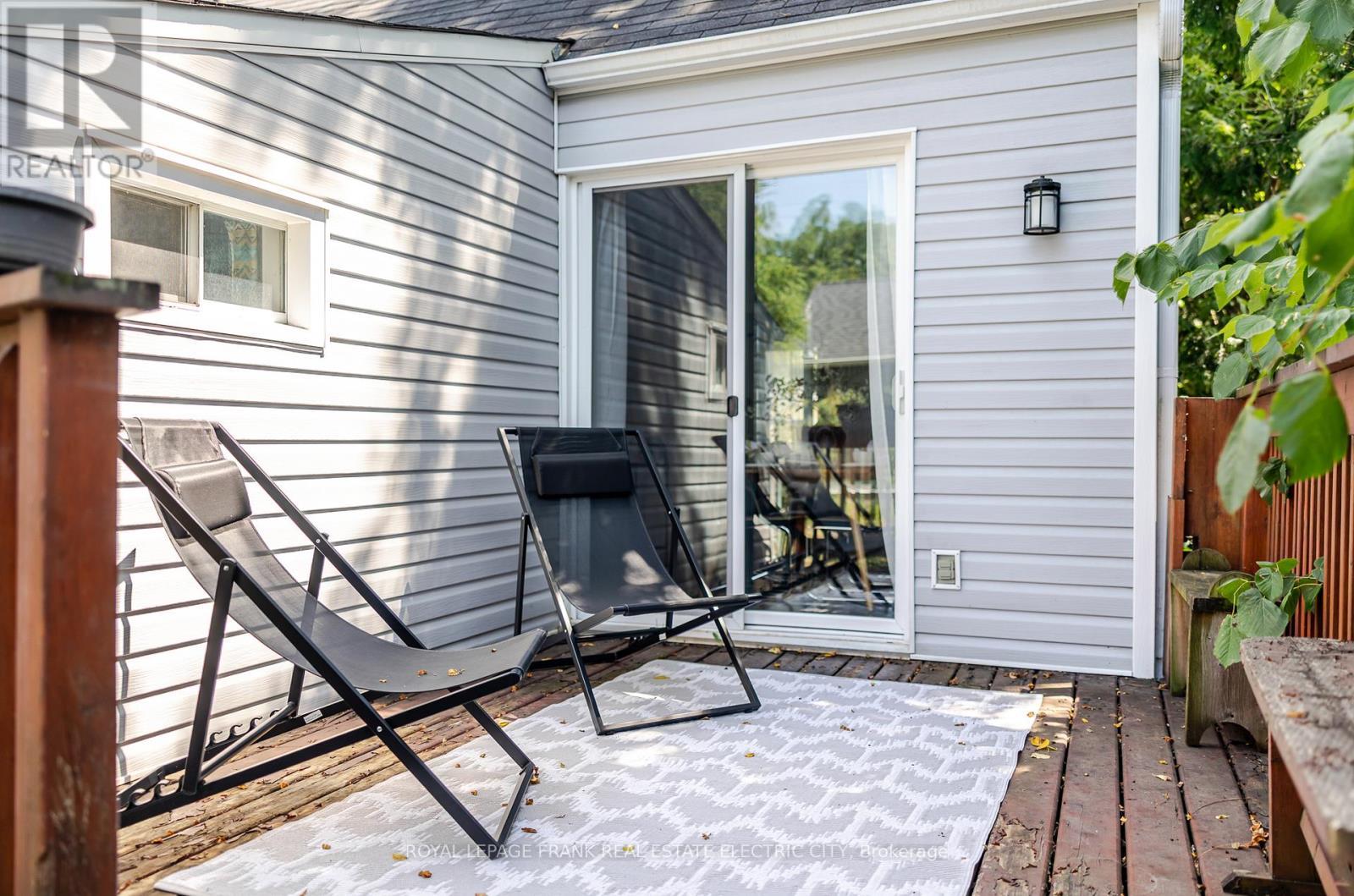 












130 HAZLITT STREET

,
Peterborough East (Central),




Ontario
K9H1L5

