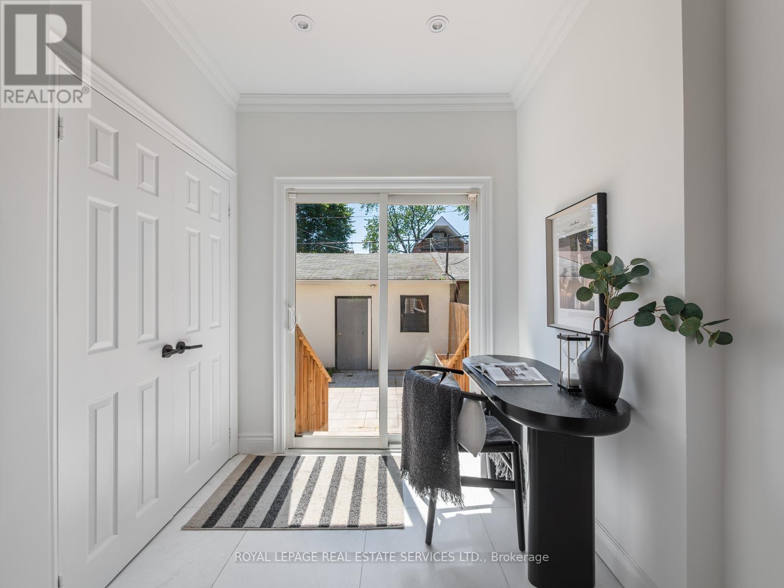 












15 MELVILLE AVENUE

,
Toronto,




Ontario
M6G1Y1

