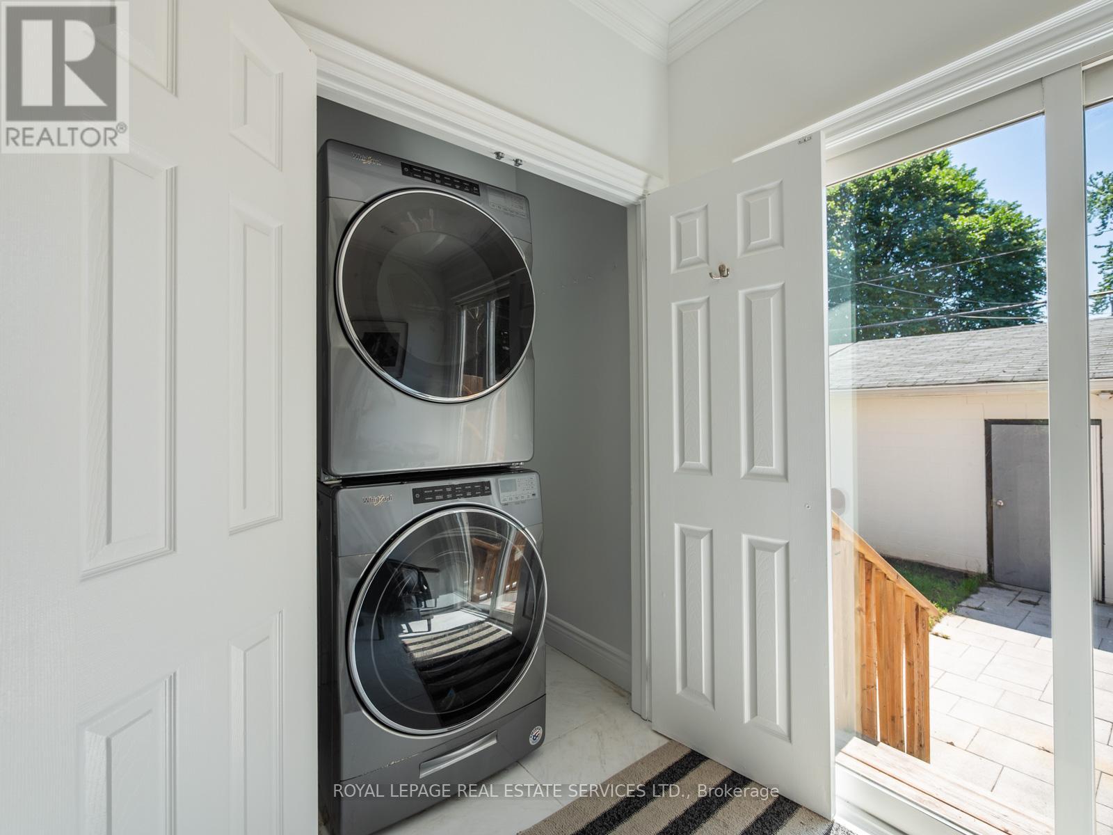 












15 MELVILLE AVENUE

,
Toronto,




Ontario
M6G1Y1

