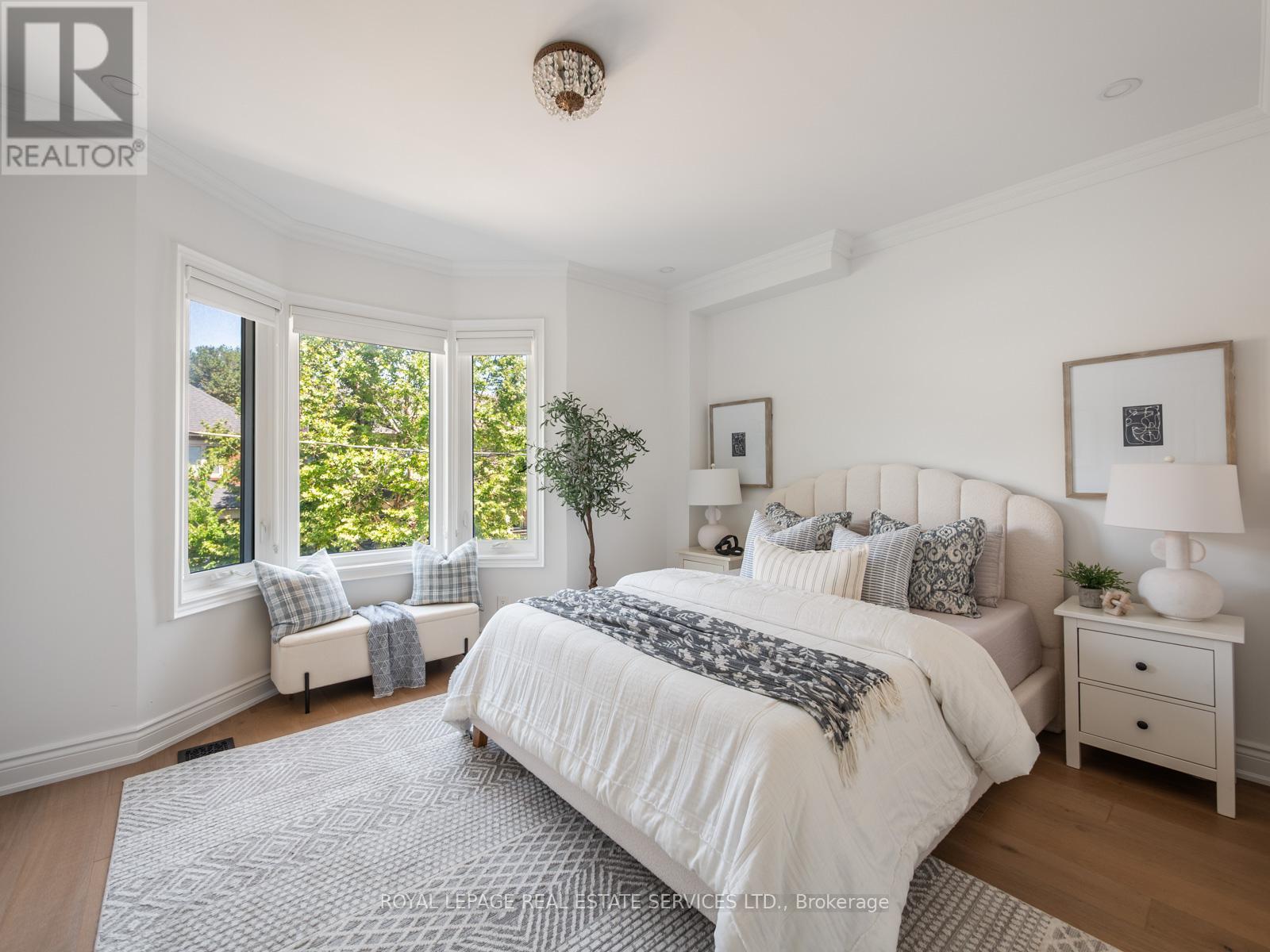 












15 MELVILLE AVENUE

,
Toronto,




Ontario
M6G1Y1

