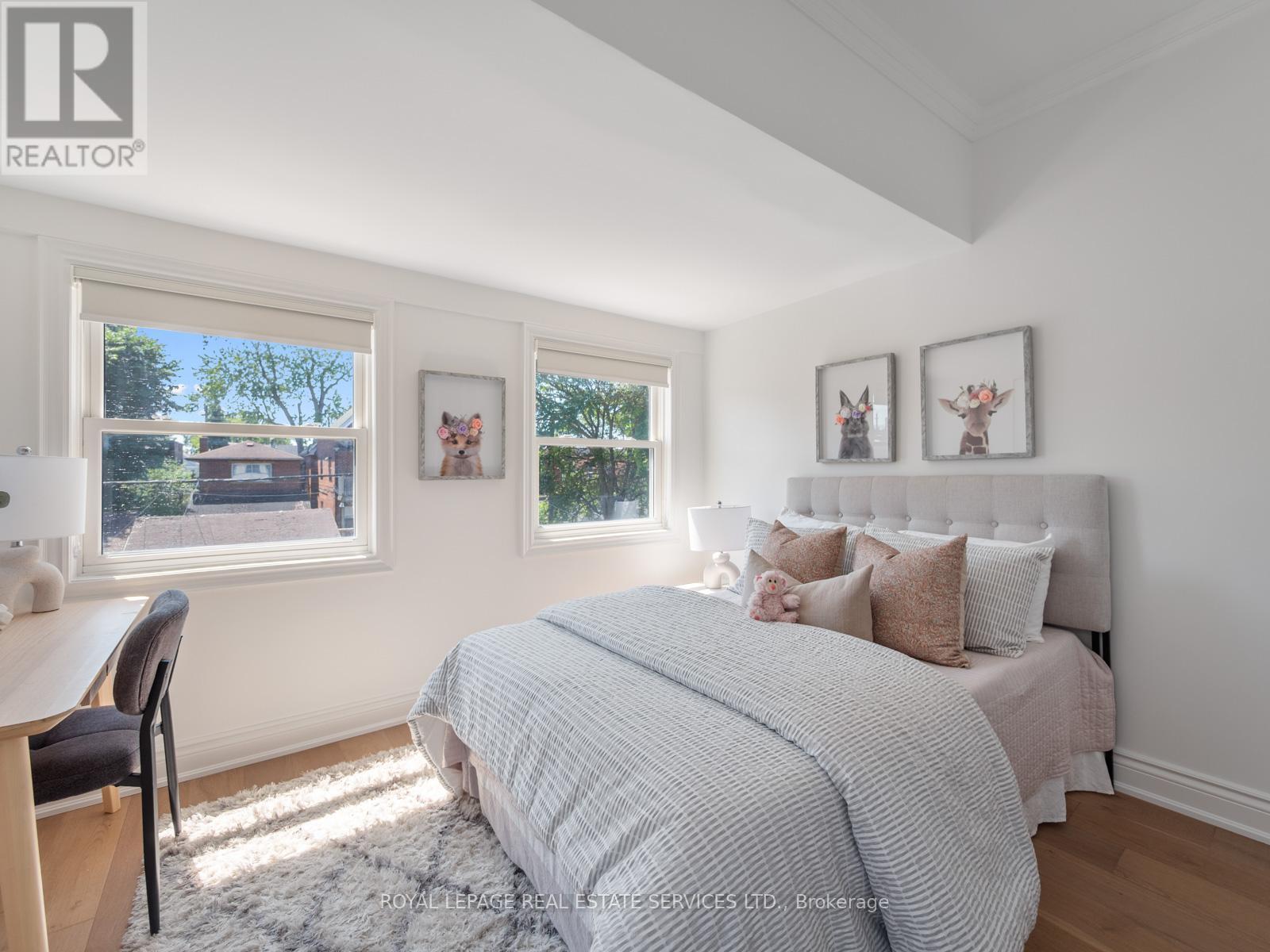 












15 MELVILLE AVENUE

,
Toronto,




Ontario
M6G1Y1

