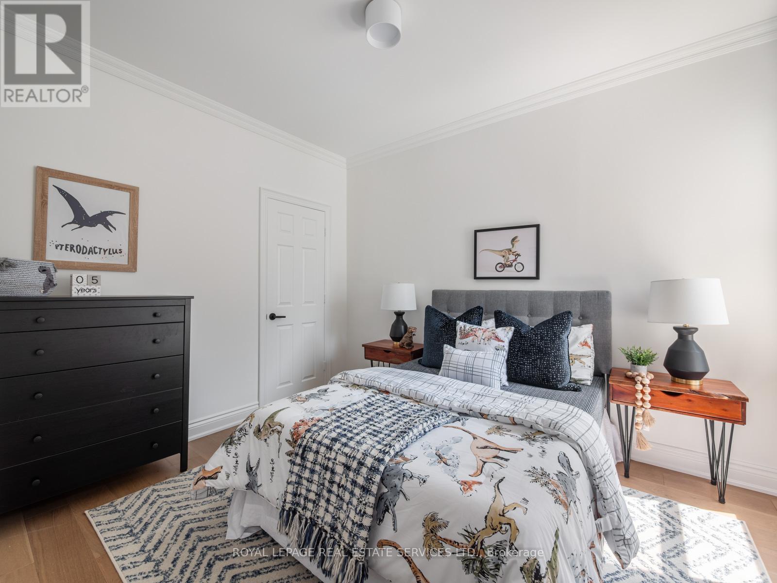 












15 MELVILLE AVENUE

,
Toronto,




Ontario
M6G1Y1

