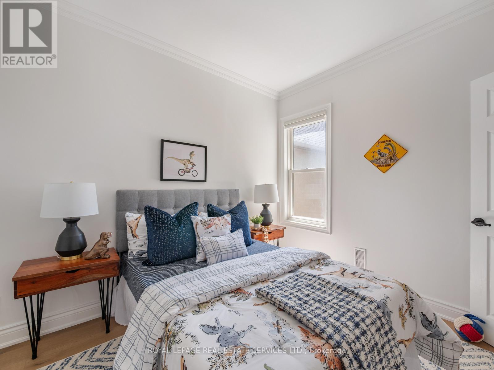 












15 MELVILLE AVENUE

,
Toronto,




Ontario
M6G1Y1

