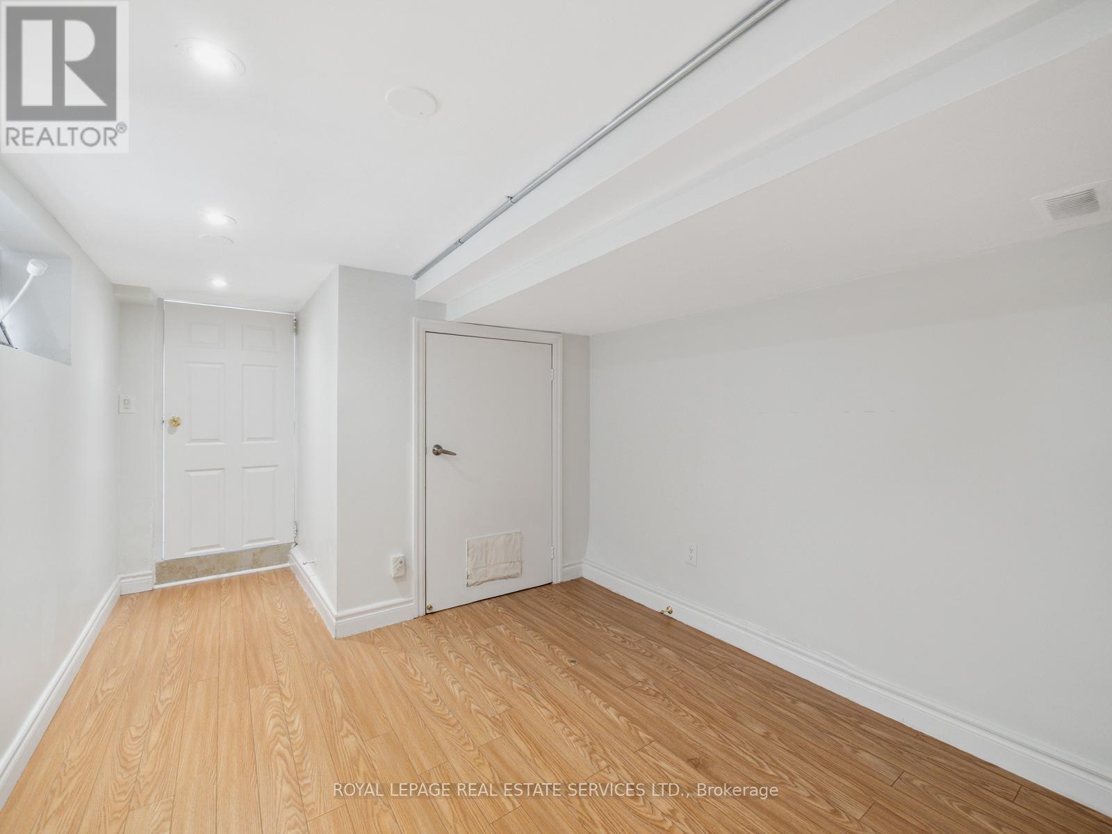












15 MELVILLE AVENUE

,
Toronto,




Ontario
M6G1Y1

