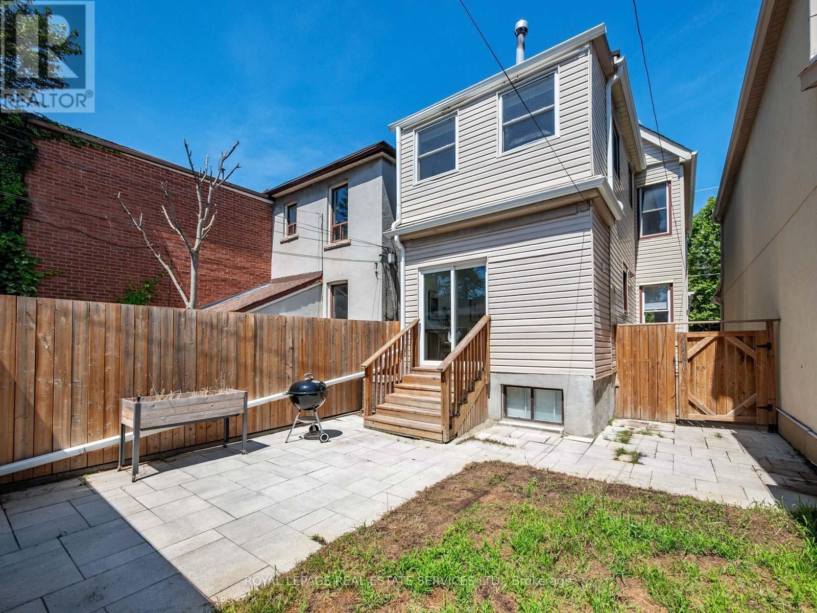 












15 MELVILLE AVENUE

,
Toronto,




Ontario
M6G1Y1

