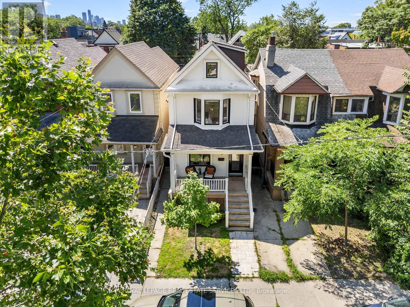 












15 MELVILLE AVENUE

,
Toronto,




Ontario
M6G1Y1


