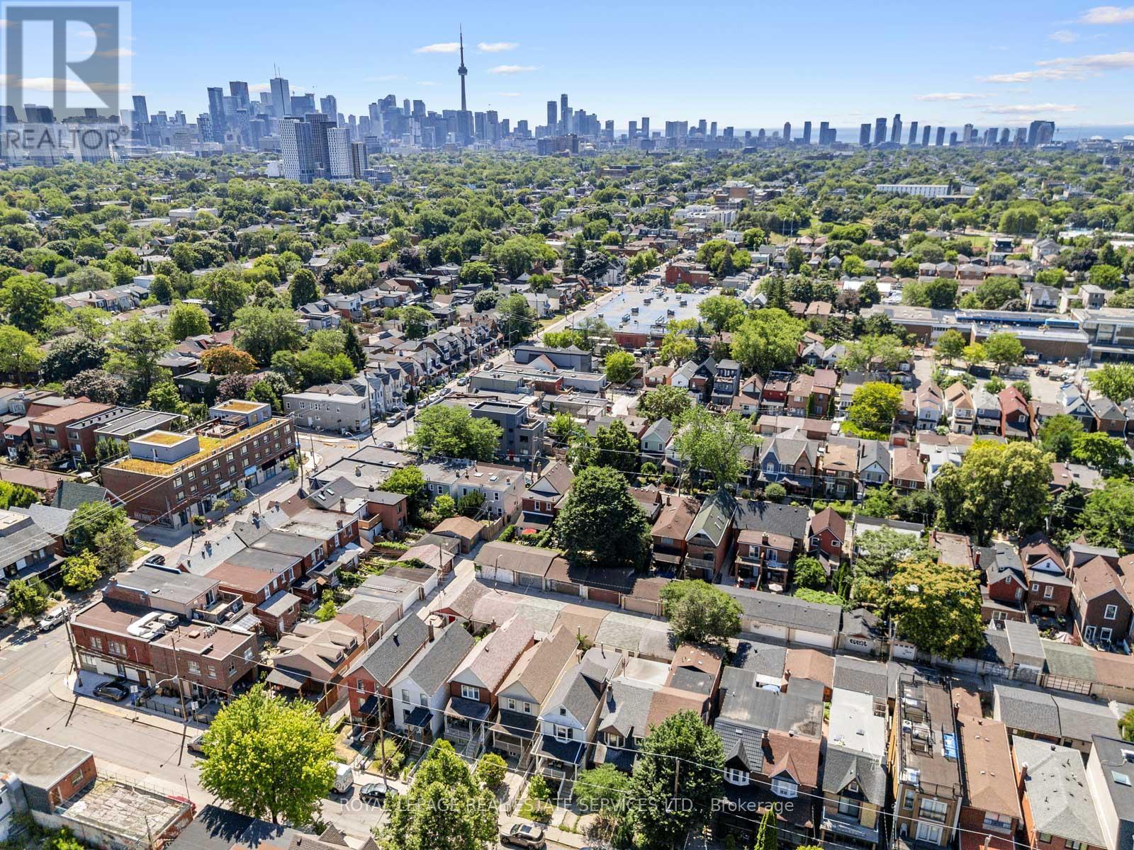 












15 MELVILLE AVENUE

,
Toronto,




Ontario
M6G1Y1

