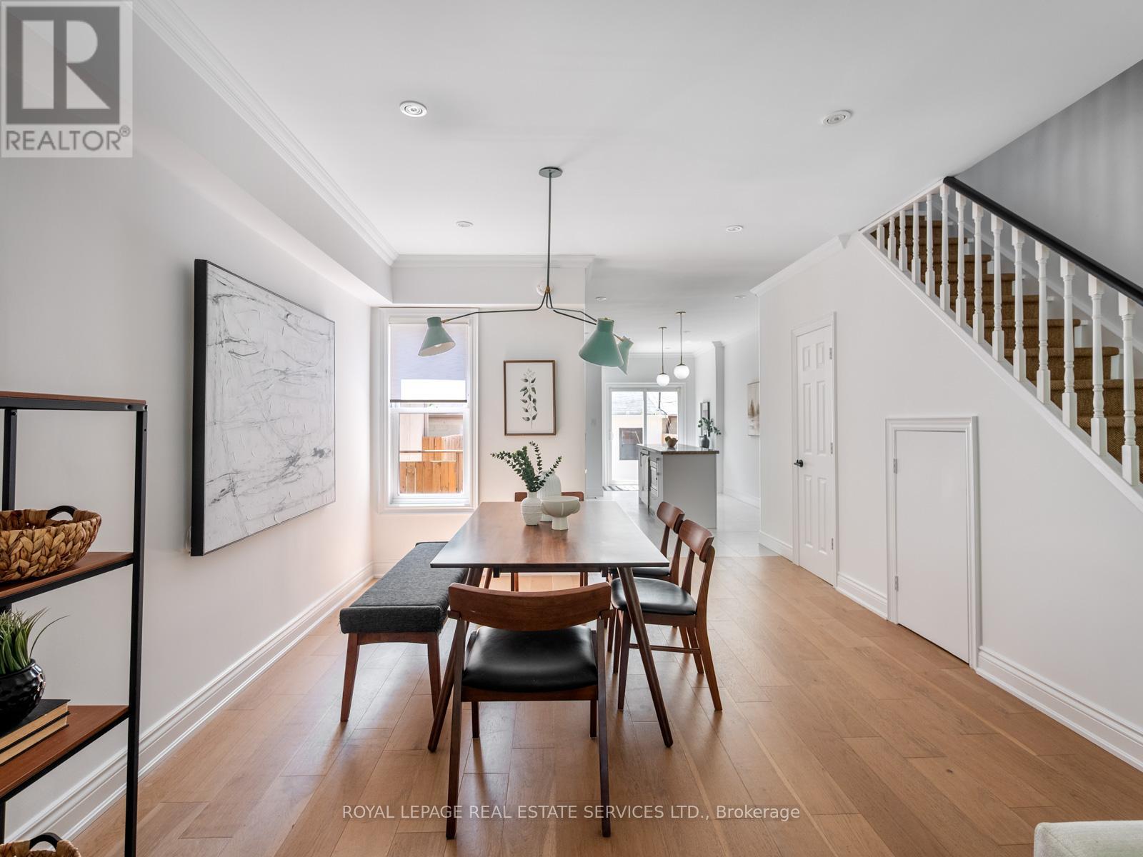 












15 MELVILLE AVENUE

,
Toronto,




Ontario
M6G1Y1

