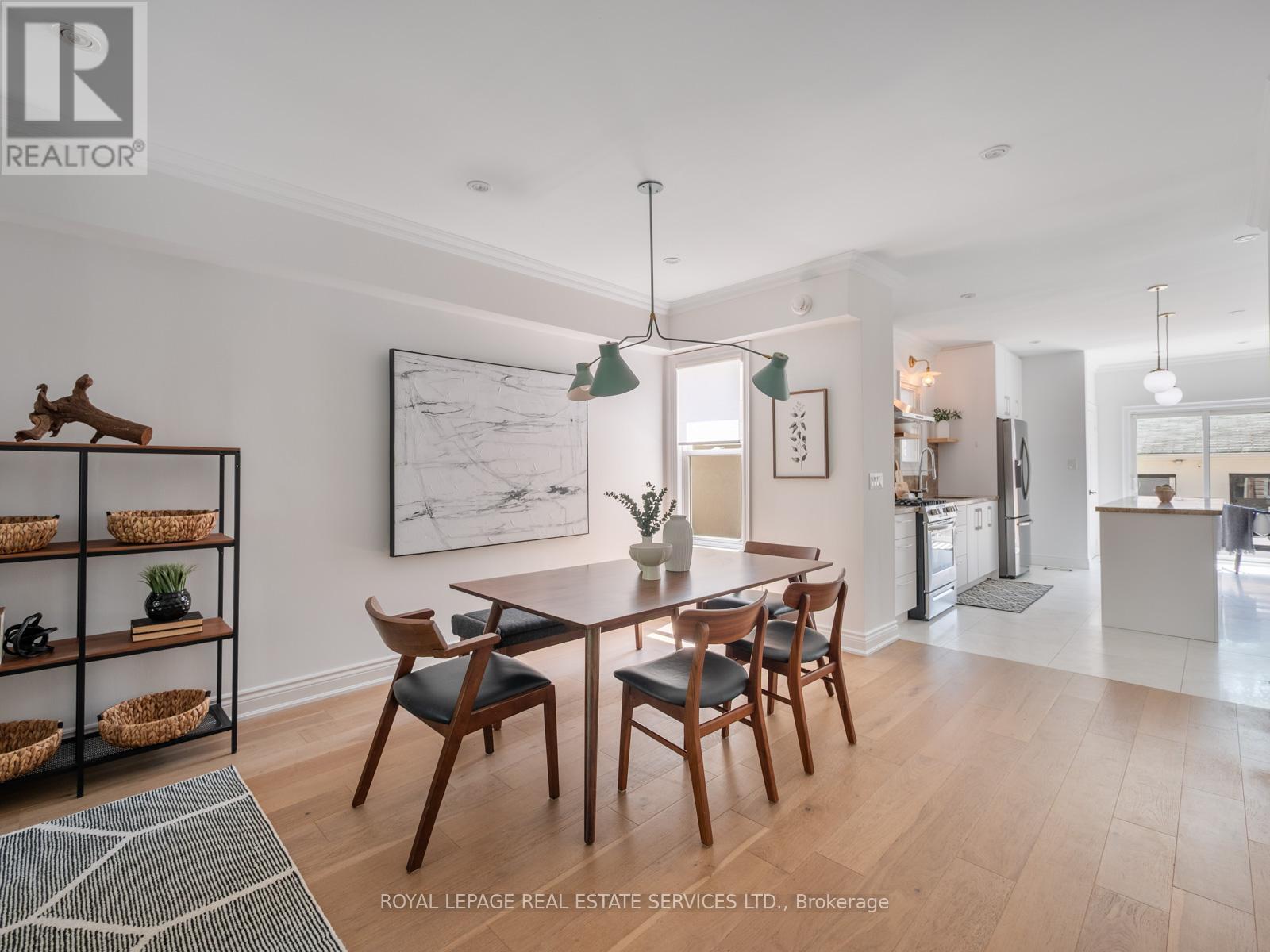 












15 MELVILLE AVENUE

,
Toronto,




Ontario
M6G1Y1

