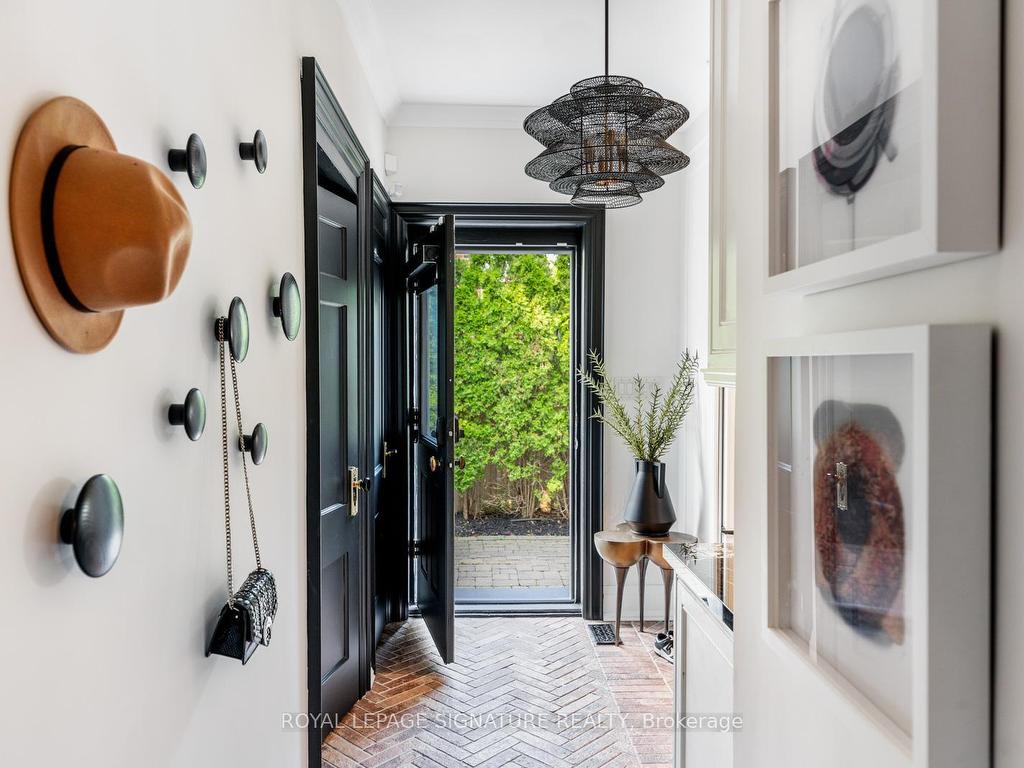 









171


Old Forest Hill

Road,
Toronto,




ON
M6C 2G7

