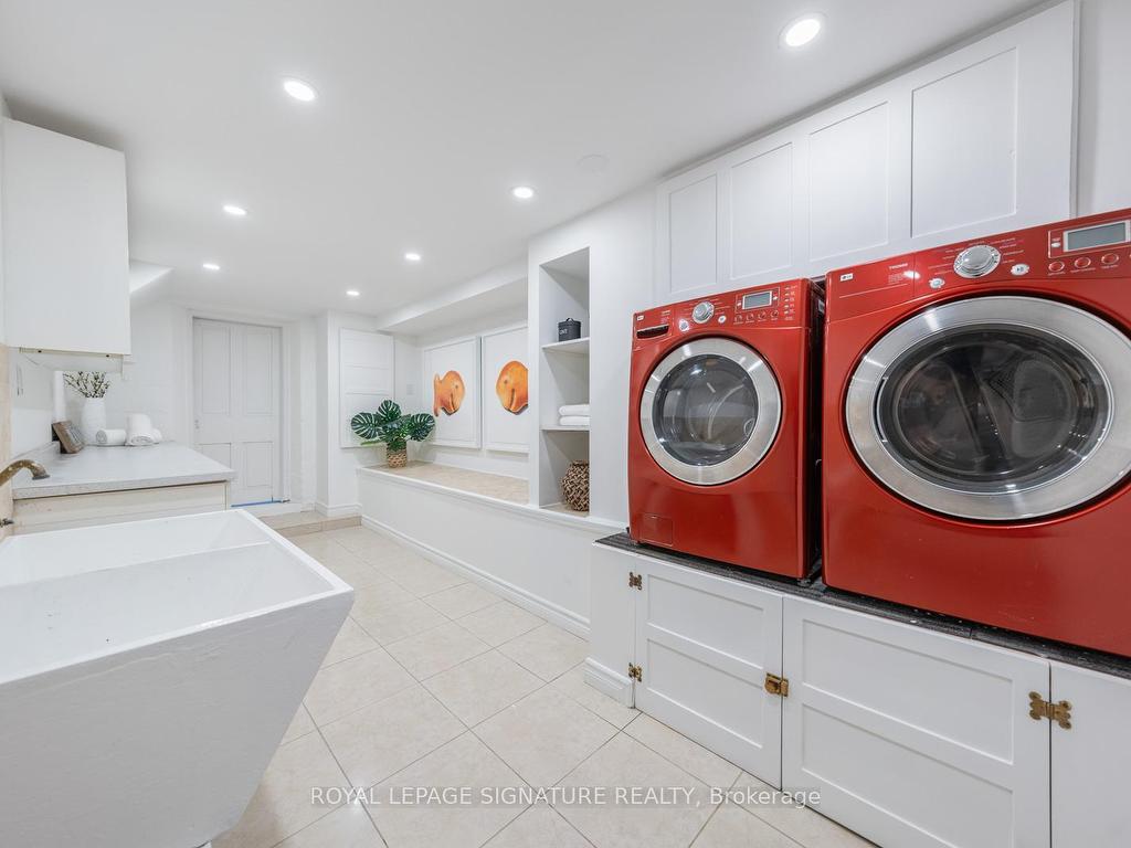 









171


Old Forest Hill

Road,
Toronto,




ON
M6C 2G7

