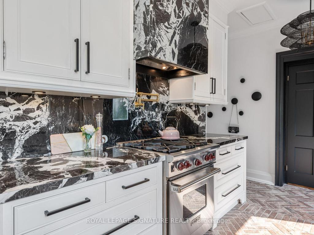 









171


Old Forest Hill

Road,
Toronto,




ON
M6C 2G7

