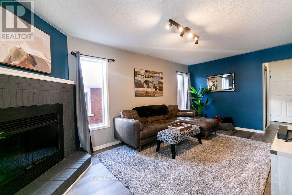












13 IRWIN DRIVE

,
Barrie,




Ontario
L4N7A6

