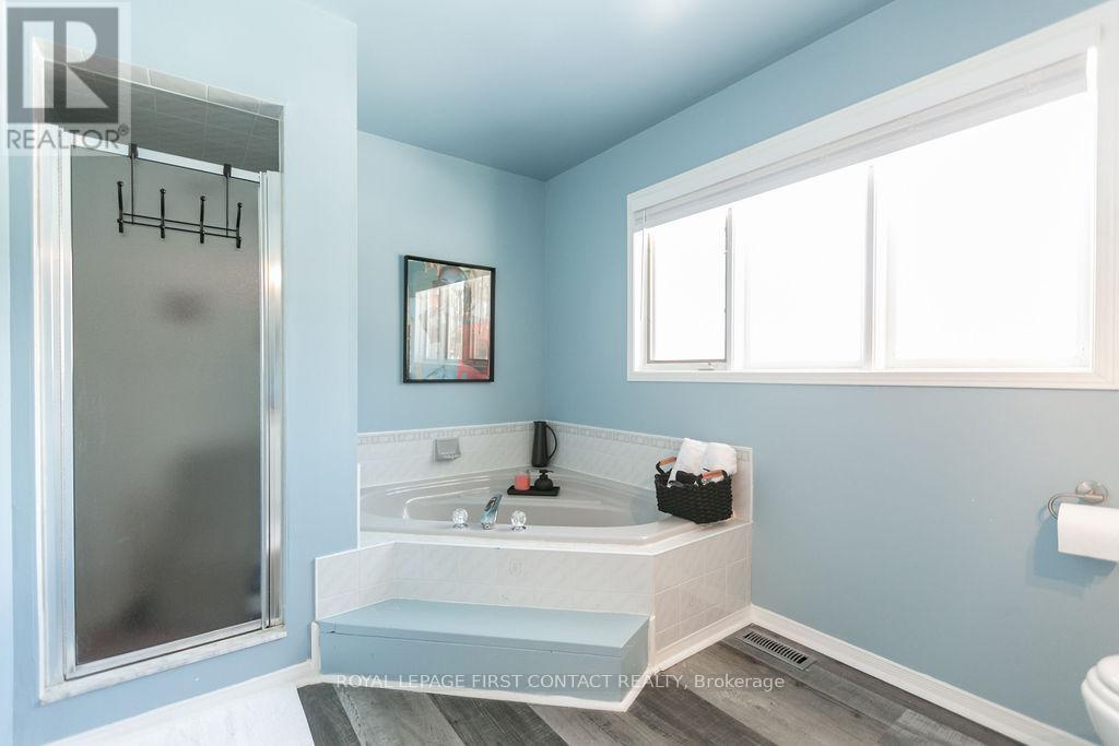 












13 IRWIN DRIVE

,
Barrie,




Ontario
L4N7A6

