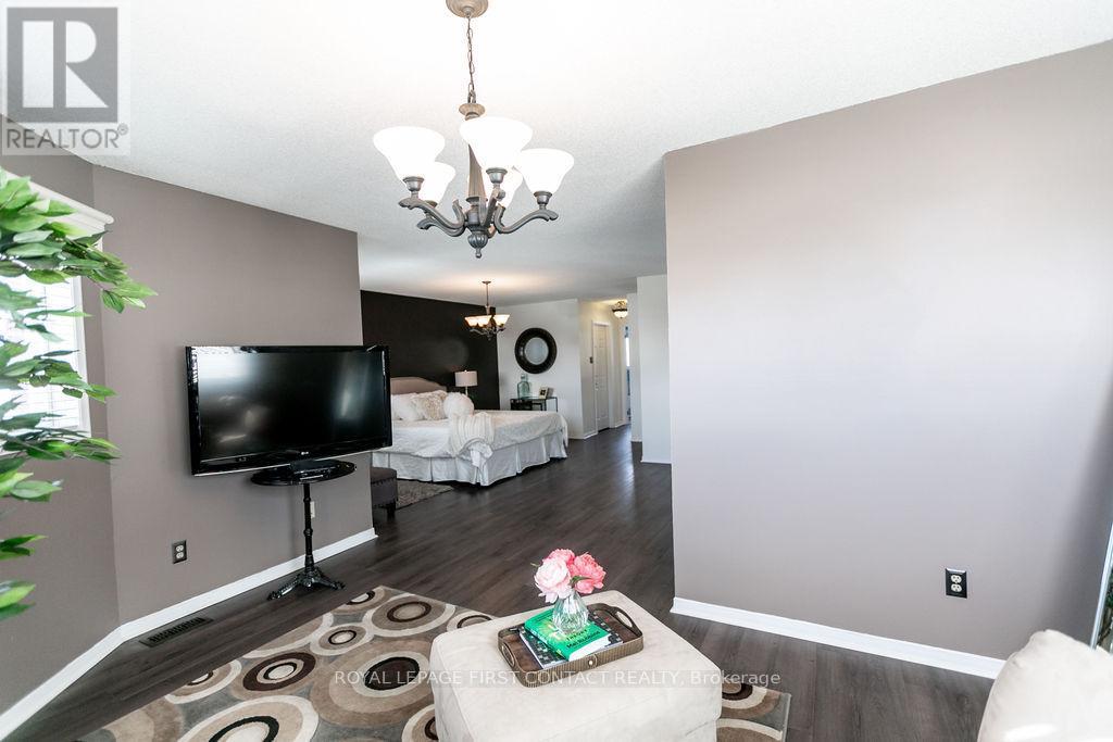 












13 IRWIN DRIVE

,
Barrie,




Ontario
L4N7A6

