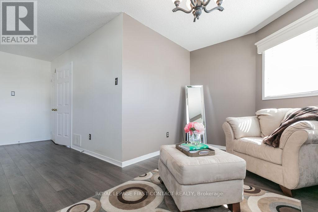 












13 IRWIN DRIVE

,
Barrie,




Ontario
L4N7A6


