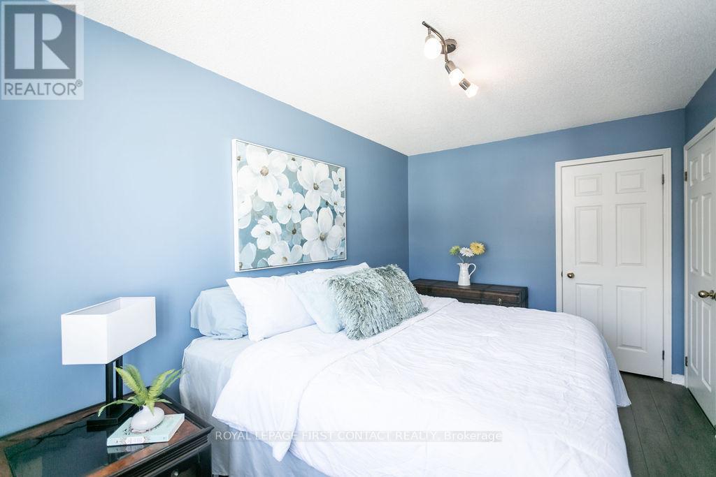 












13 IRWIN DRIVE

,
Barrie,




Ontario
L4N7A6


