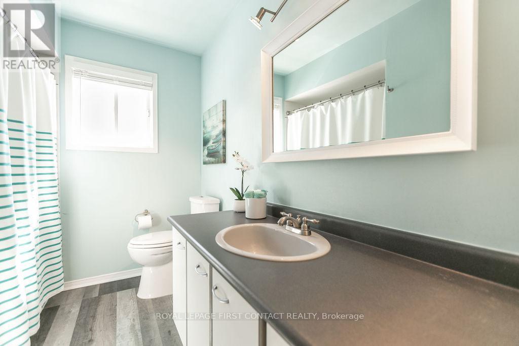 












13 IRWIN DRIVE

,
Barrie,




Ontario
L4N7A6

