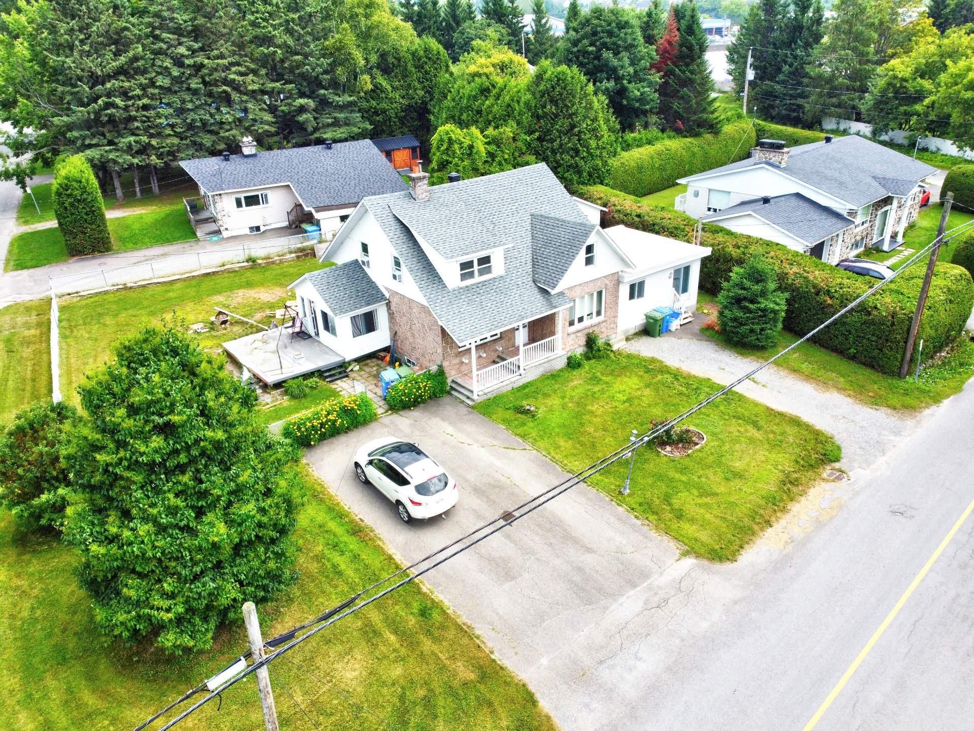 









944

 - 946


Rue Principale

,
Prévost,




QC
J0R1T0

