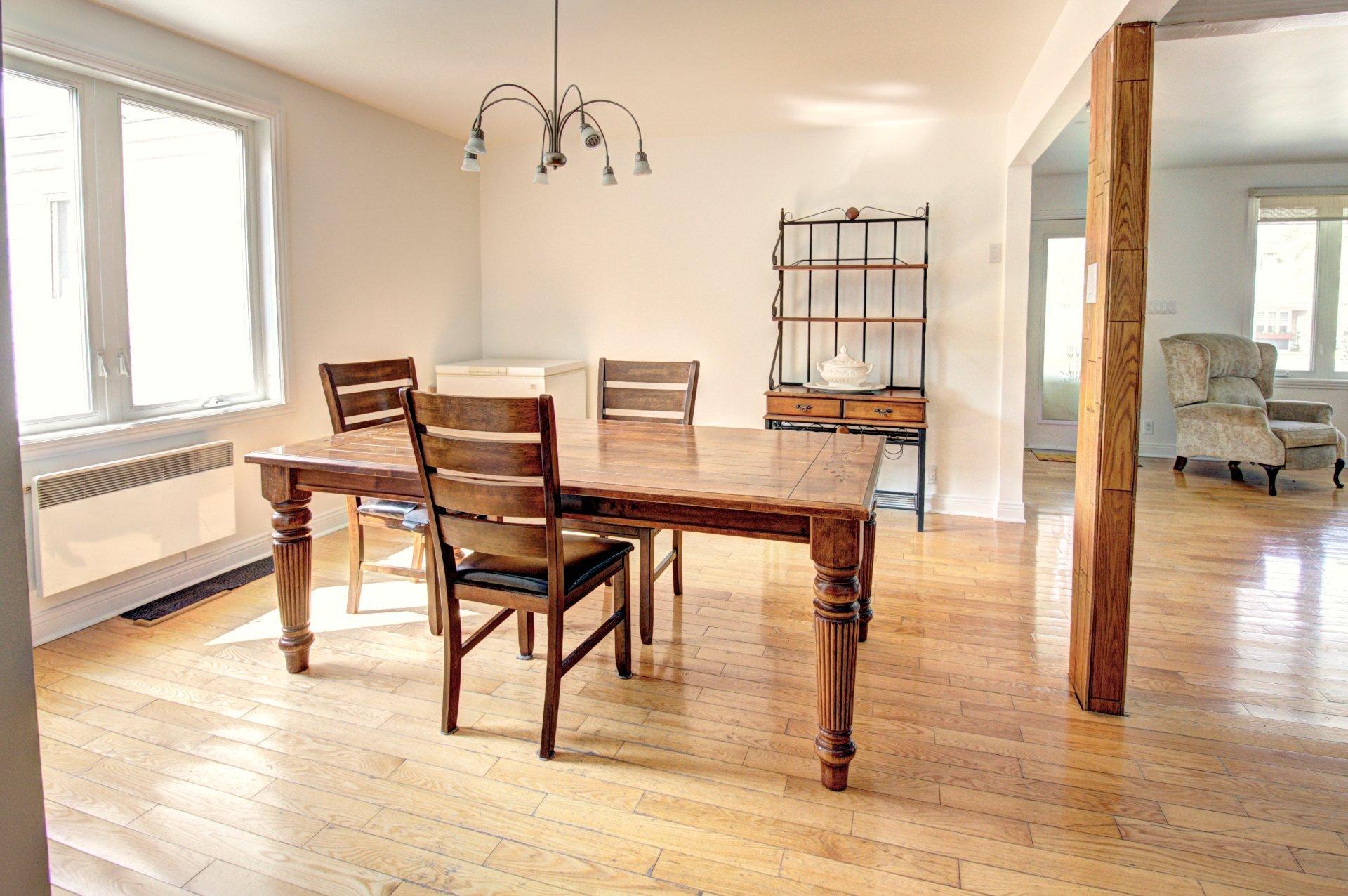 









944

 - 946


Rue Principale

,
Prévost,




QC
J0R1T0

