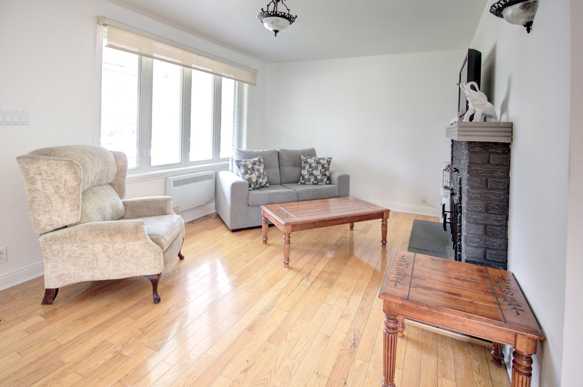 









944

 - 946


Rue Principale

,
Prévost,




QC
J0R1T0

