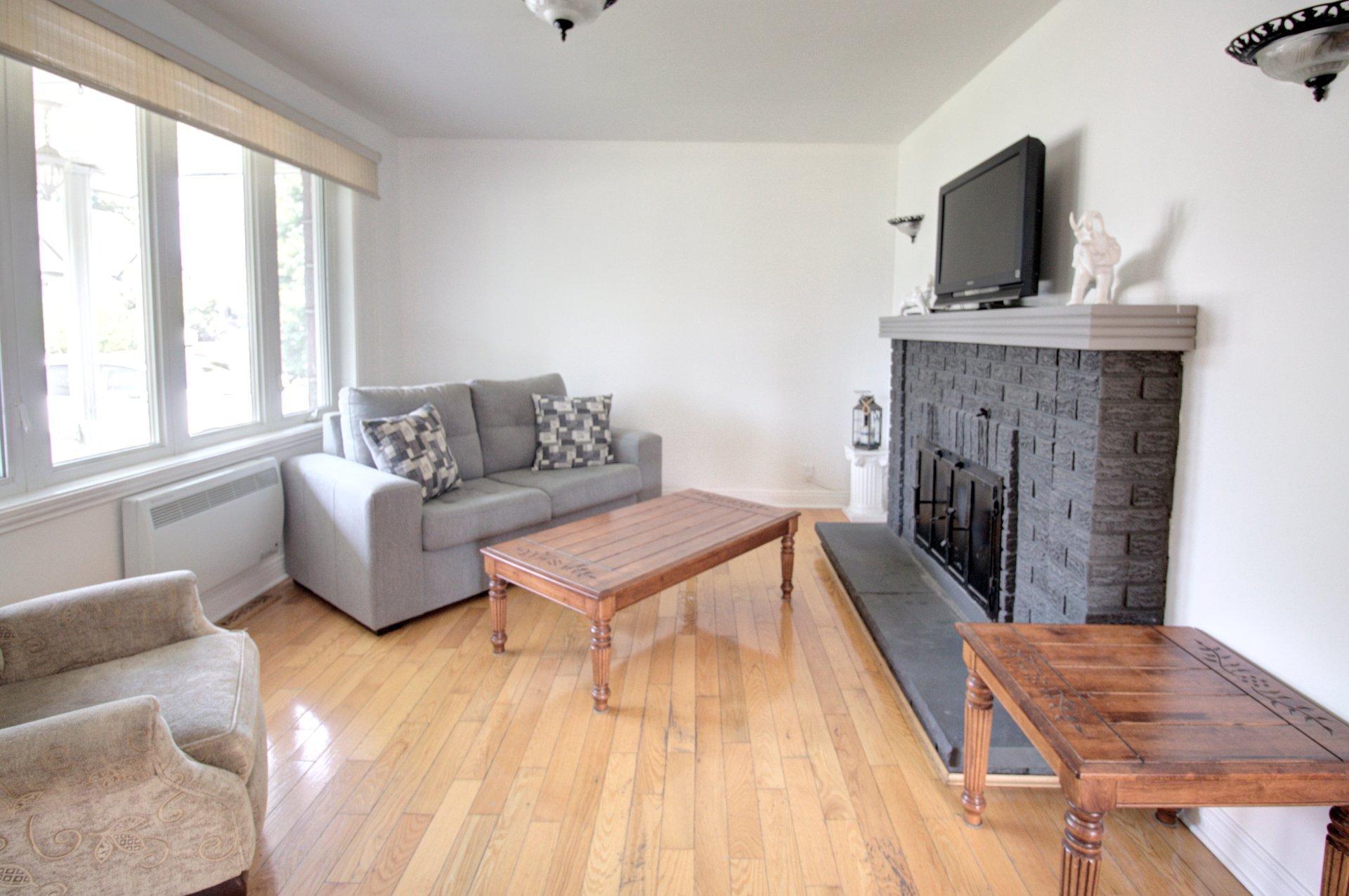 









944

 - 946


Rue Principale

,
Prévost,




QC
J0R1T0

