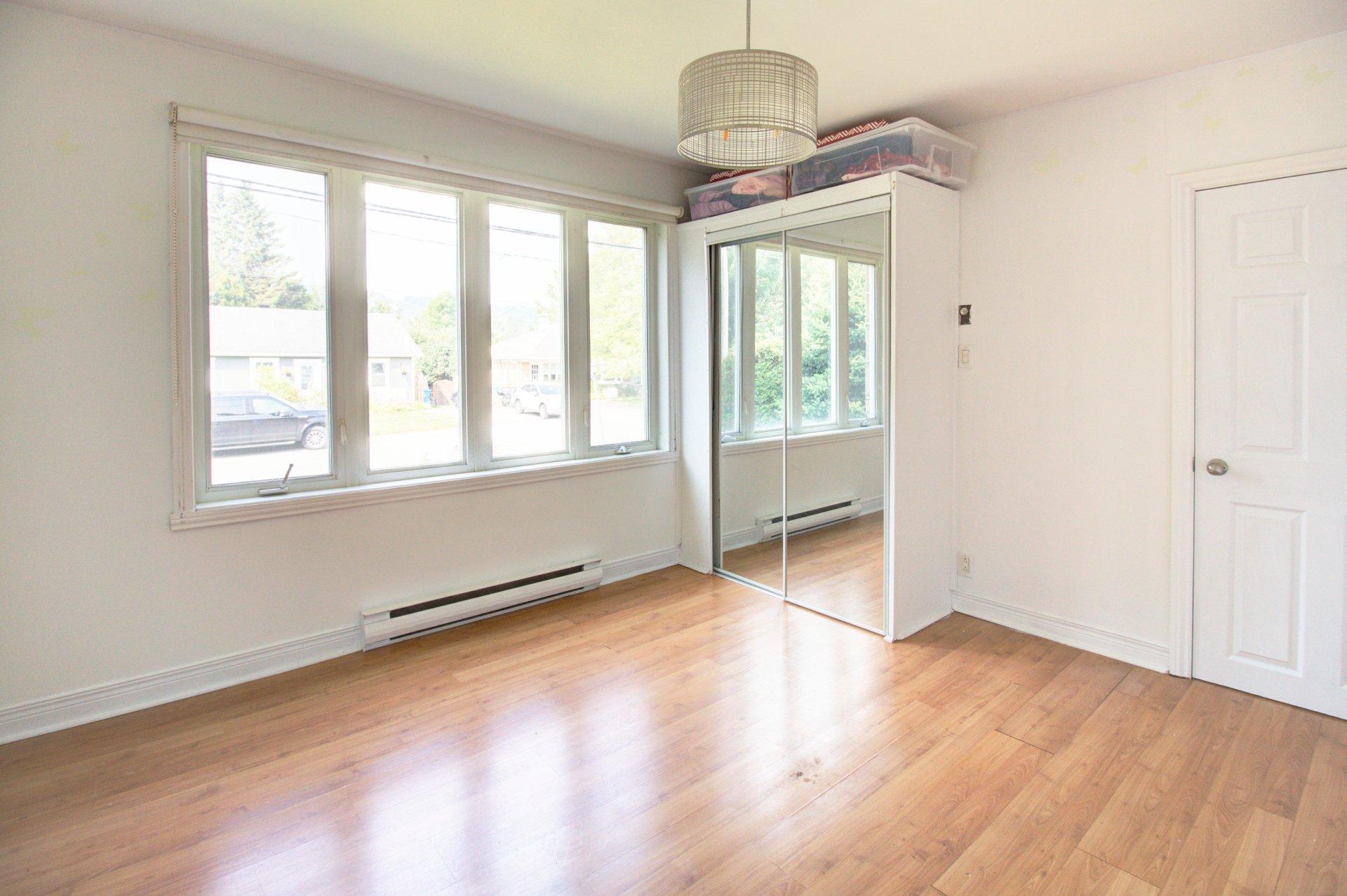 









944

 - 946


Rue Principale

,
Prévost,




QC
J0R1T0

