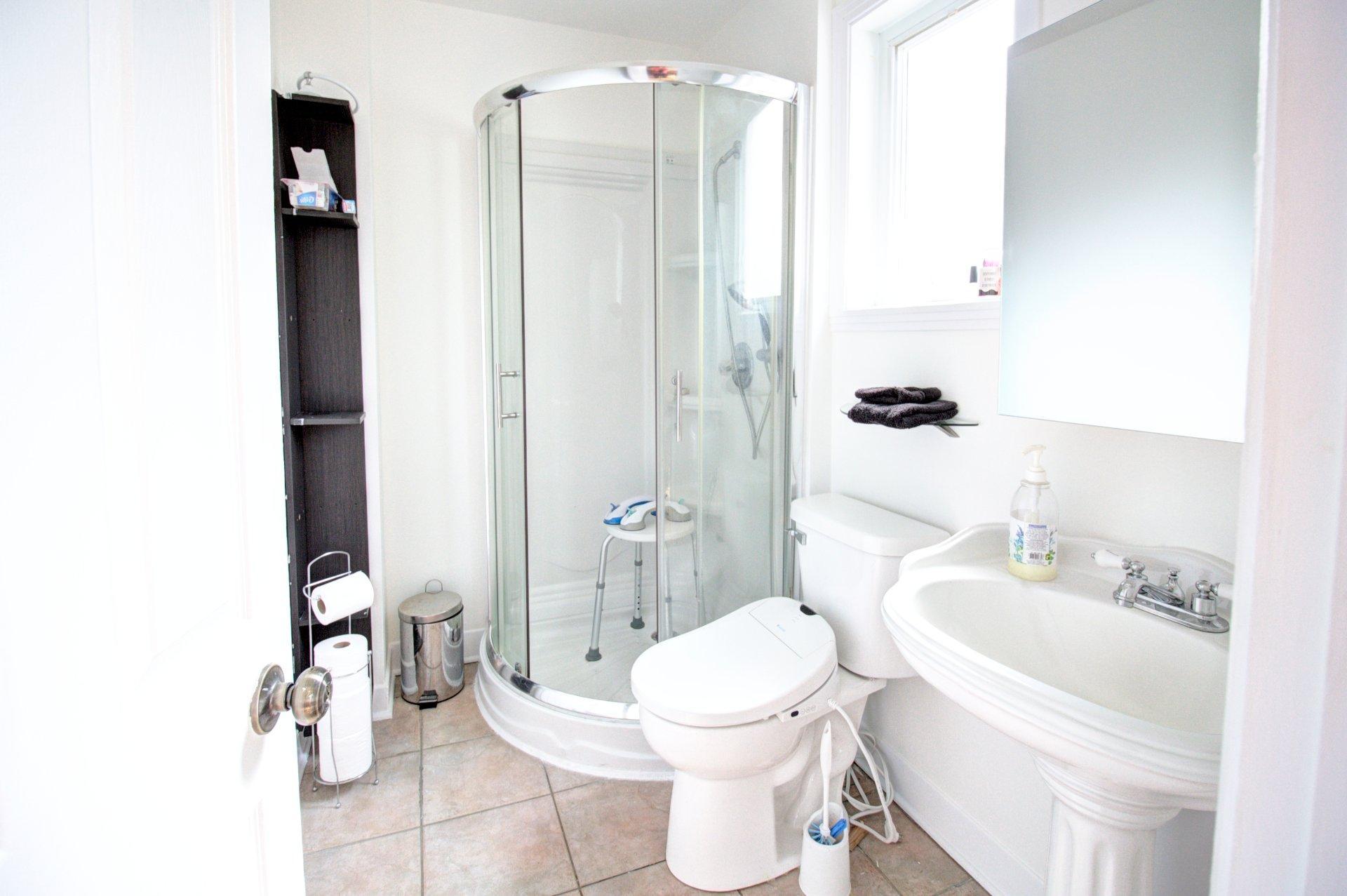 









944

 - 946


Rue Principale

,
Prévost,




QC
J0R1T0

