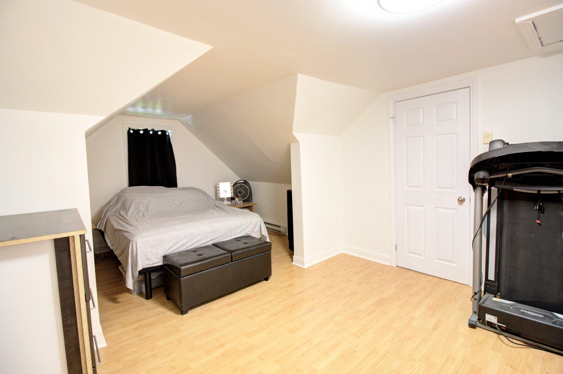 









944

 - 946


Rue Principale

,
Prévost,




QC
J0R1T0


