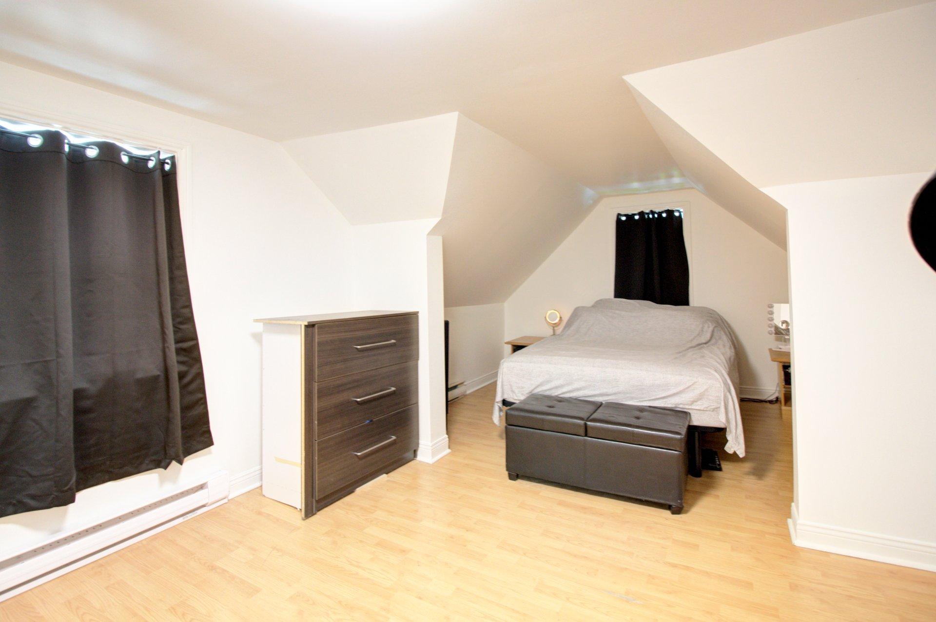 









944

 - 946


Rue Principale

,
Prévost,




QC
J0R1T0

