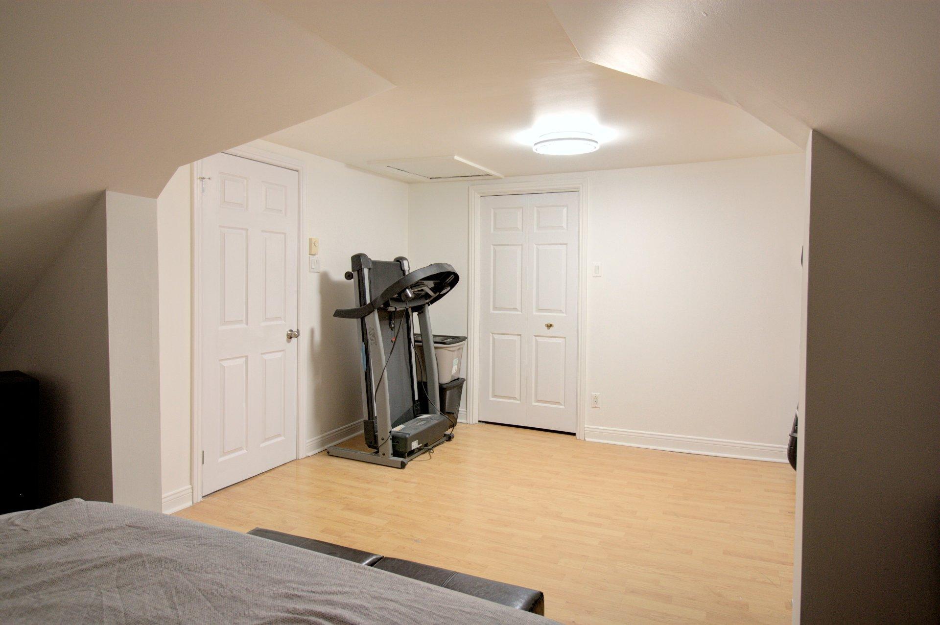 









944

 - 946


Rue Principale

,
Prévost,




QC
J0R1T0

